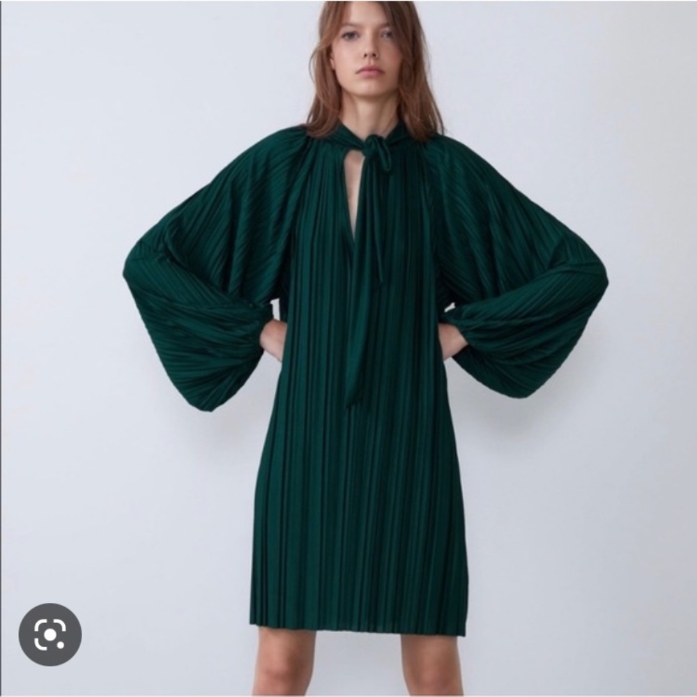 Zara Black Pleated Dress/Tunic with Neck Tie Bow. Brand New Size Medium